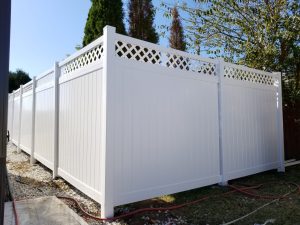 Boston Privacy Fence vinyl privacy fence lattice outdoor white 1 300x225